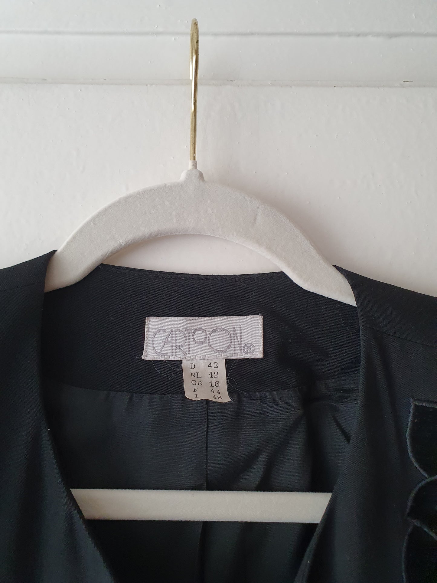 Authentic Vintage Black Cartoon Blazer With Velvet Flowers In Size XL