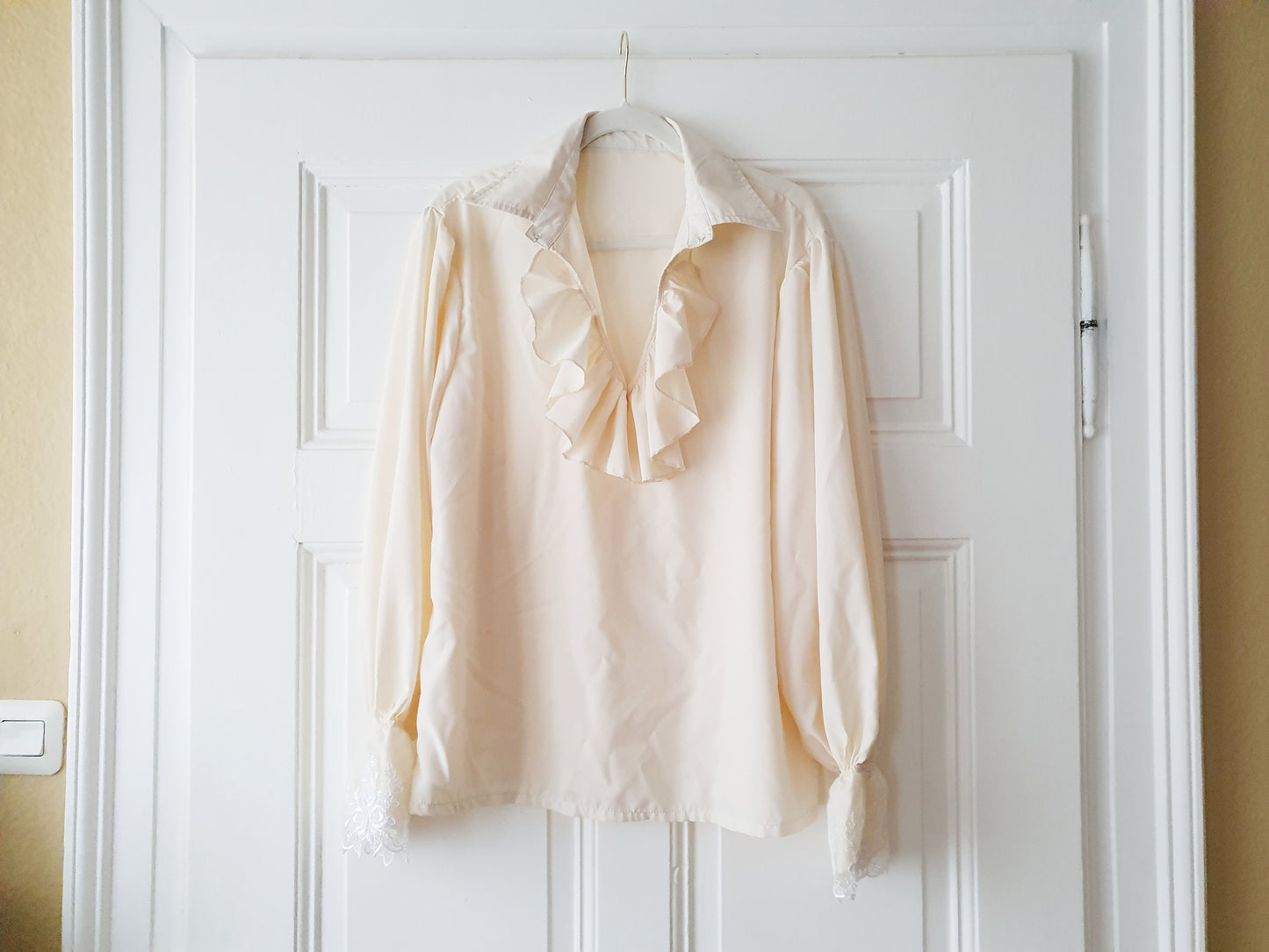 The Poet Shirt in Beige