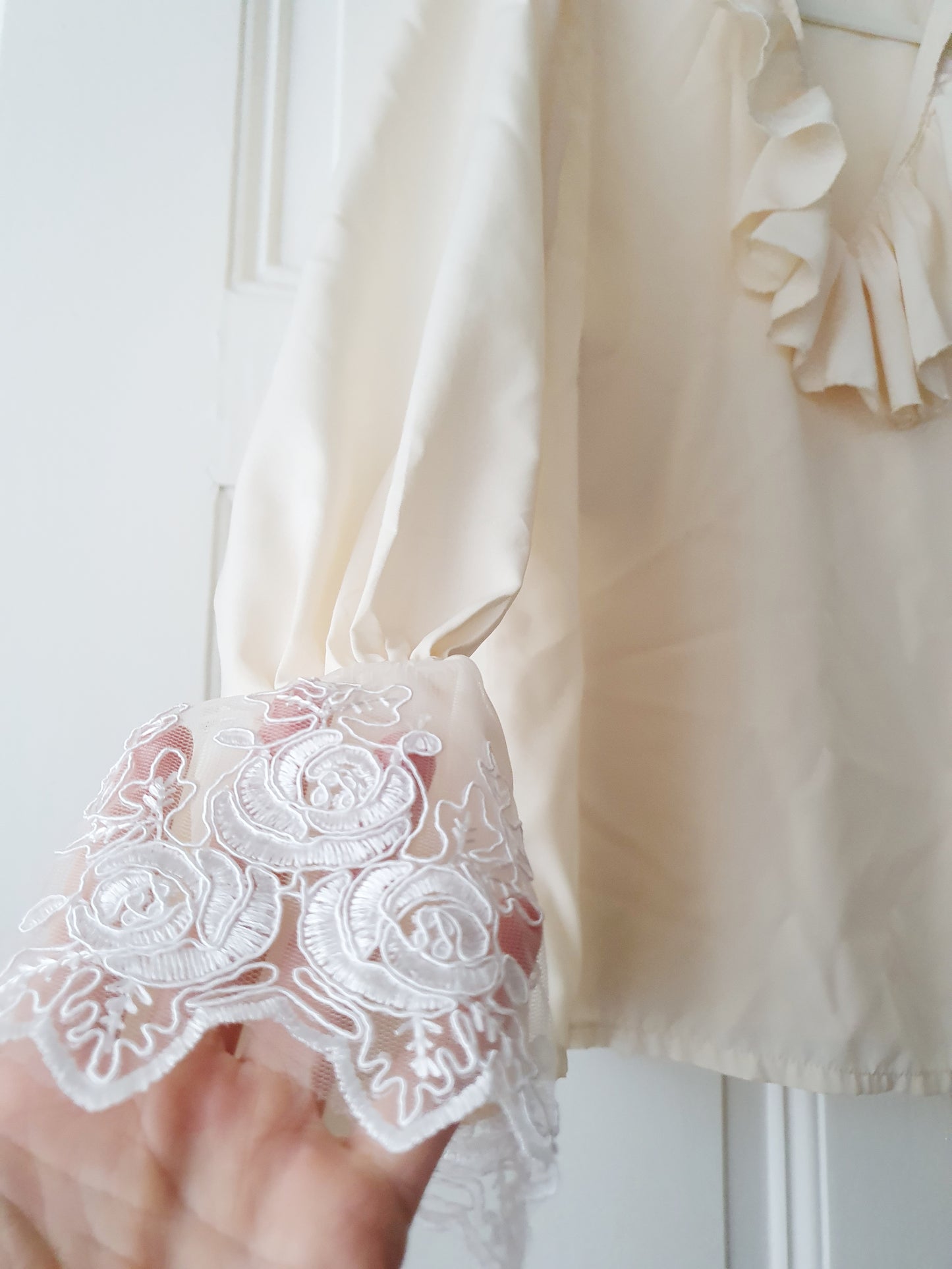 The Poet Shirt in Beige