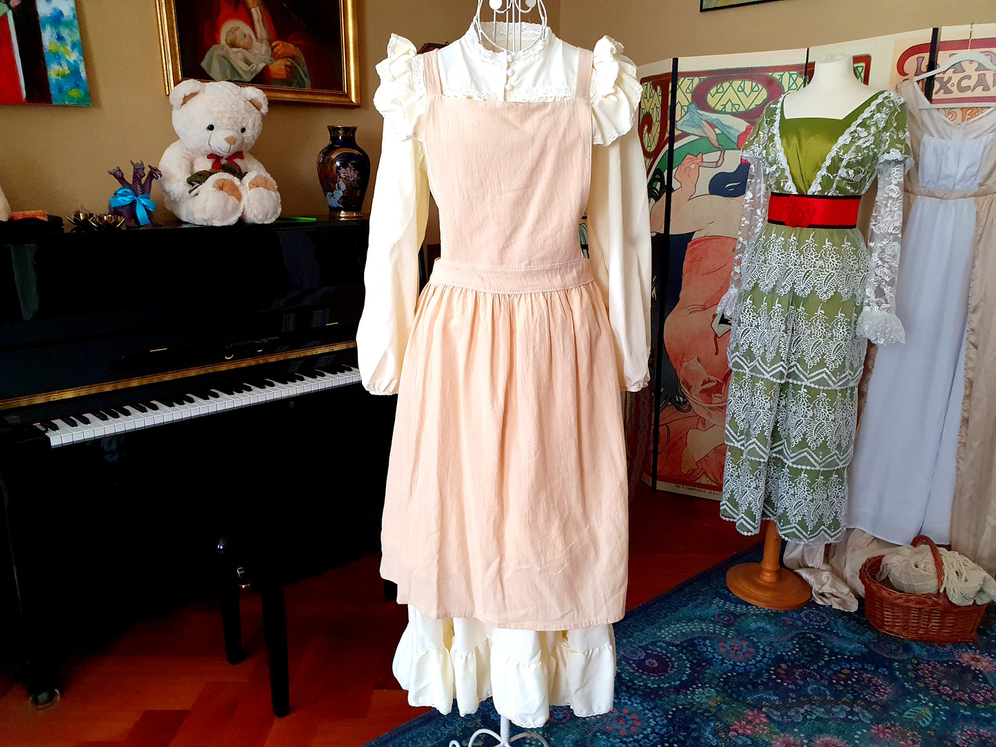 The Darling Apron in Beige - One Size