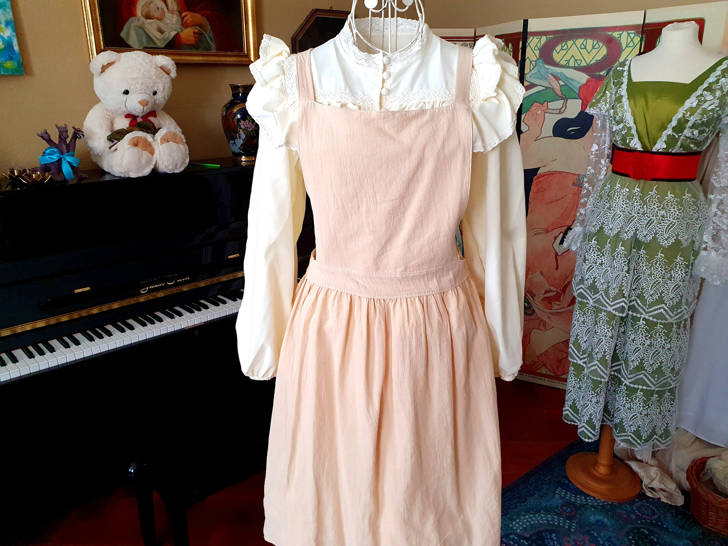 The Darling Apron in Beige - One Size