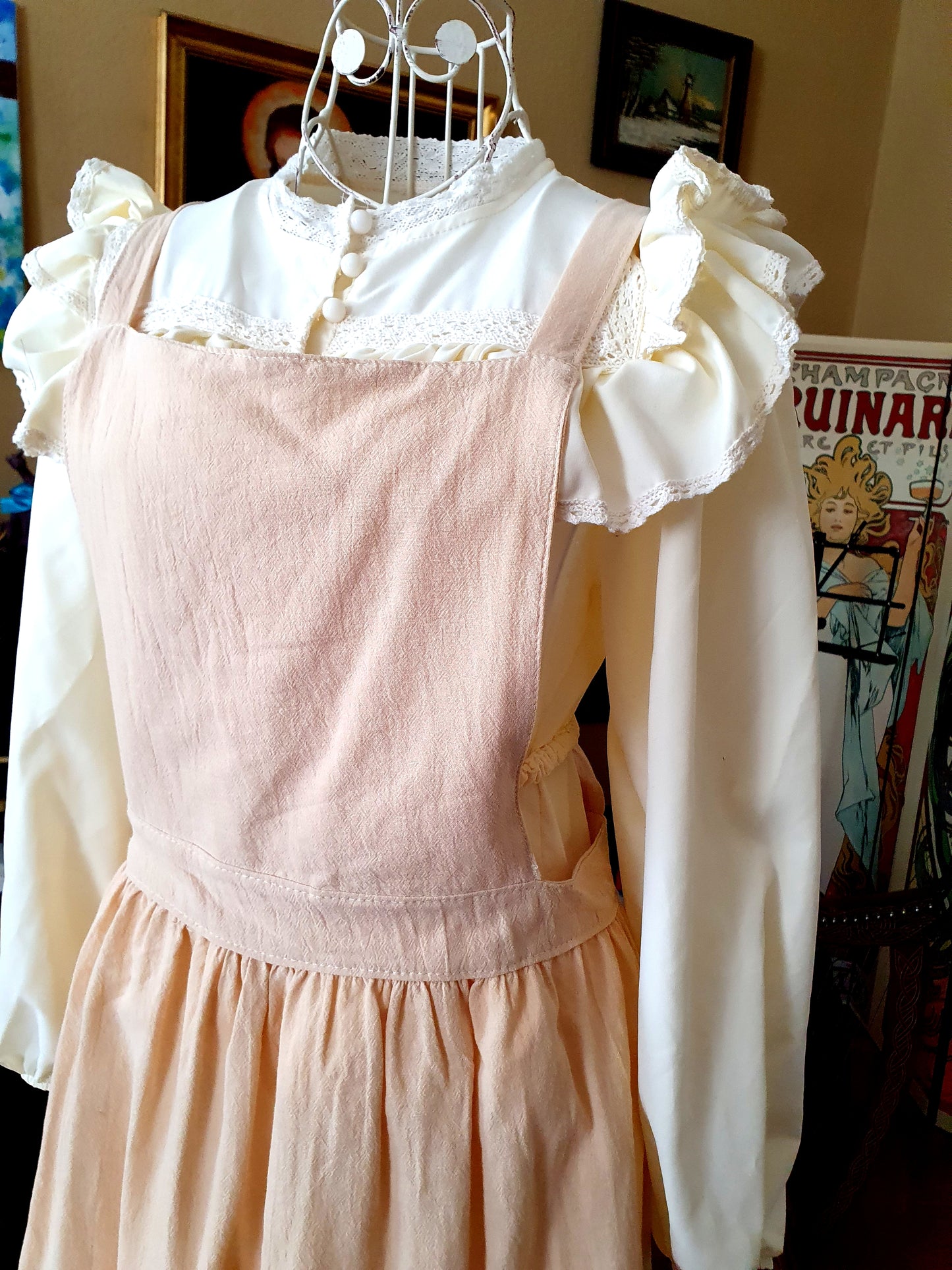 The Darling Apron in Beige - One Size