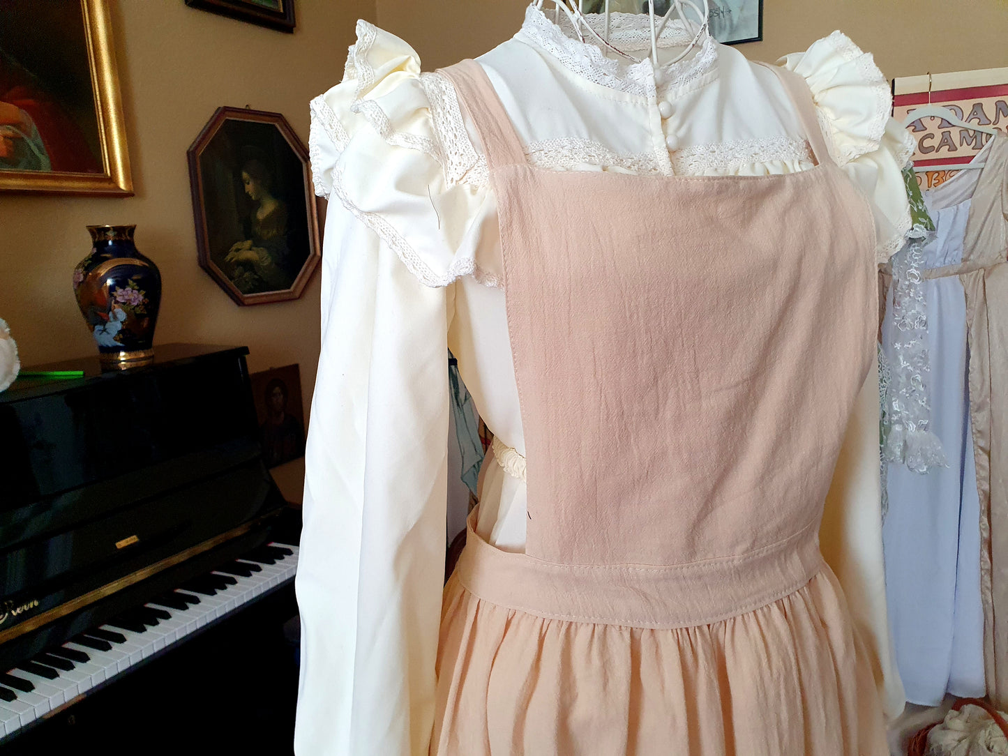The Darling Apron in Beige - One Size