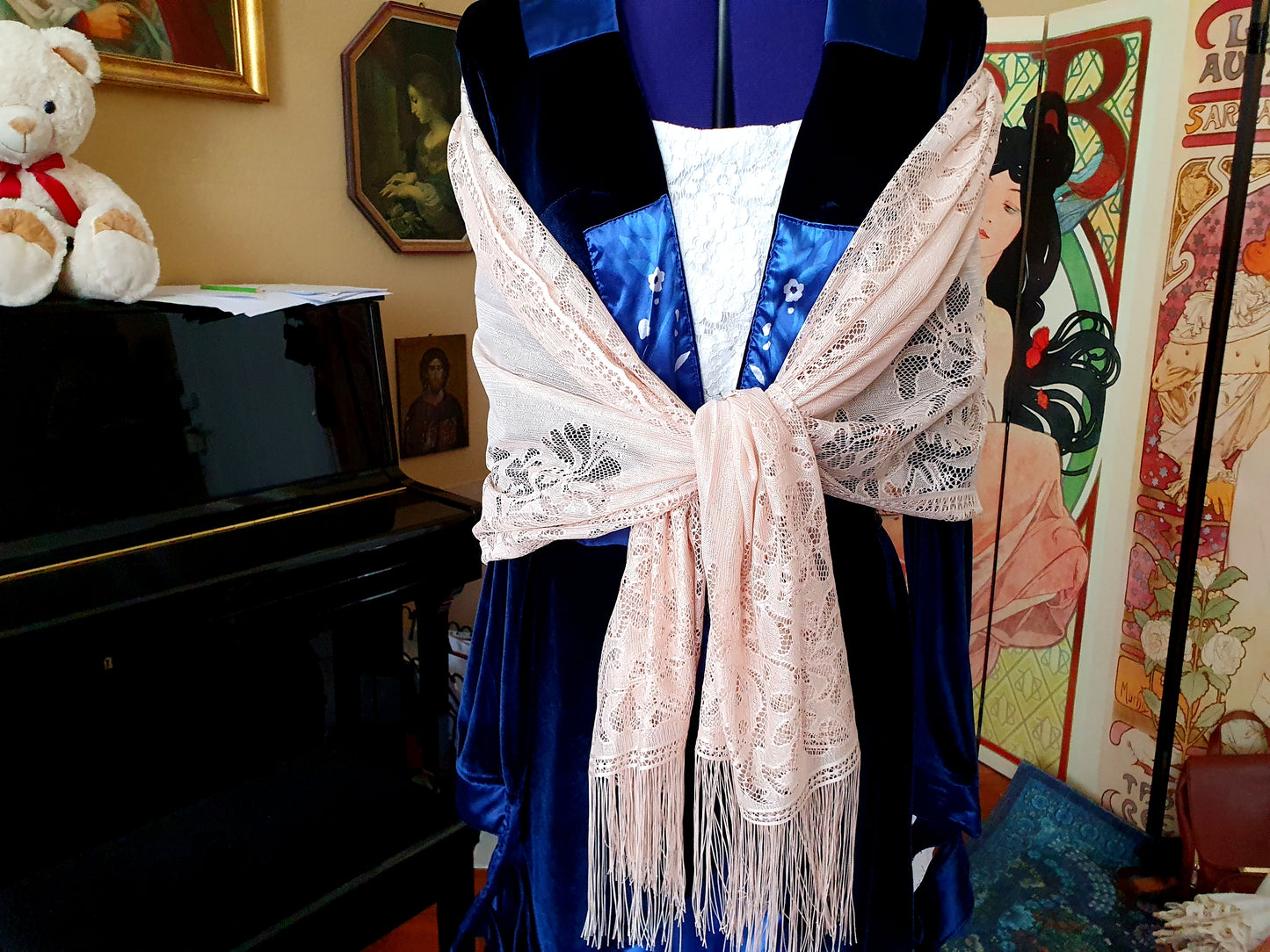 The Rose DeWitt Bukater Scarf