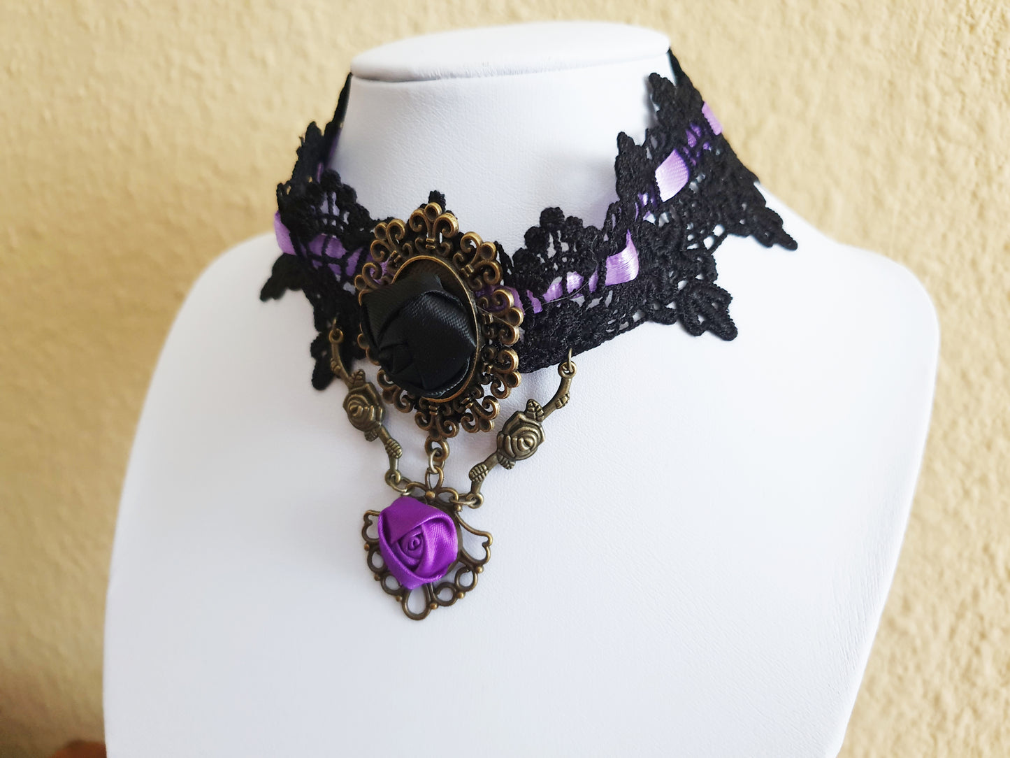 The Victorian Gothic Choker In Purple