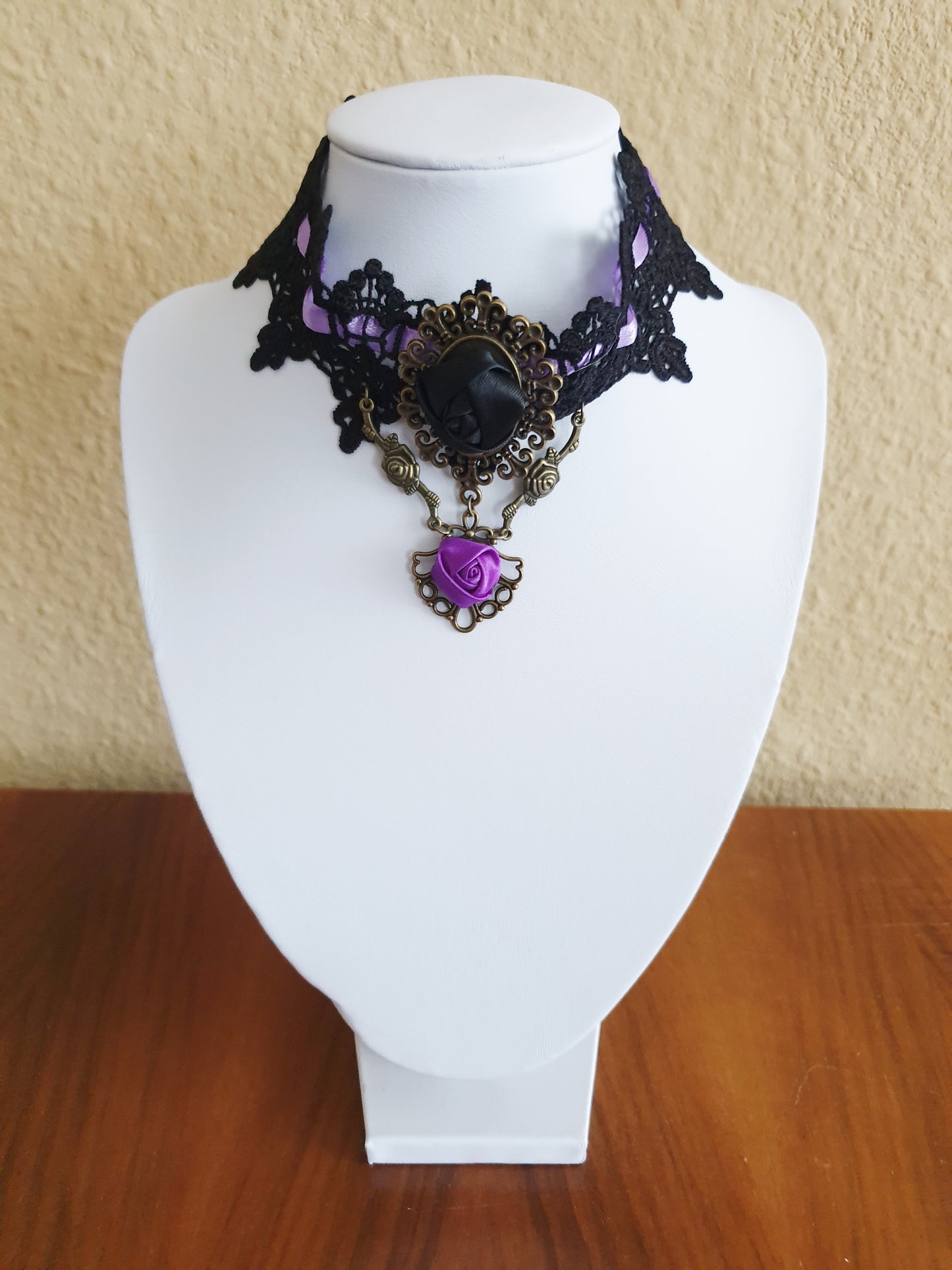 The Victorian Gothic Choker In Purple