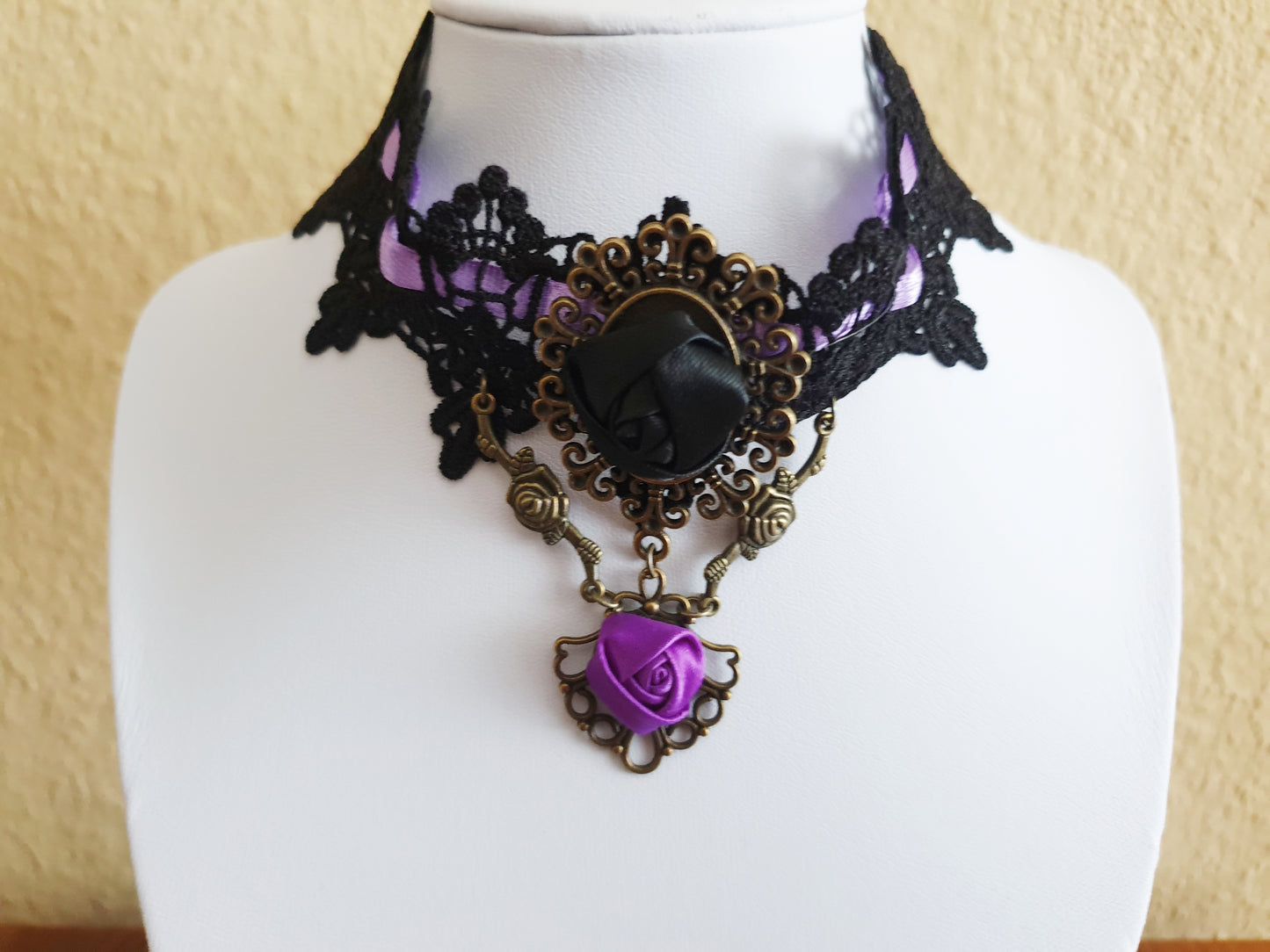 The Victorian Gothic Choker In Purple