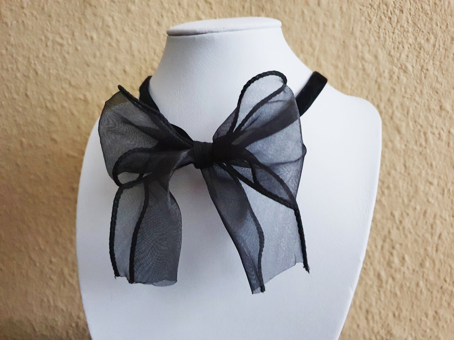 The Ribbon Bows Choker