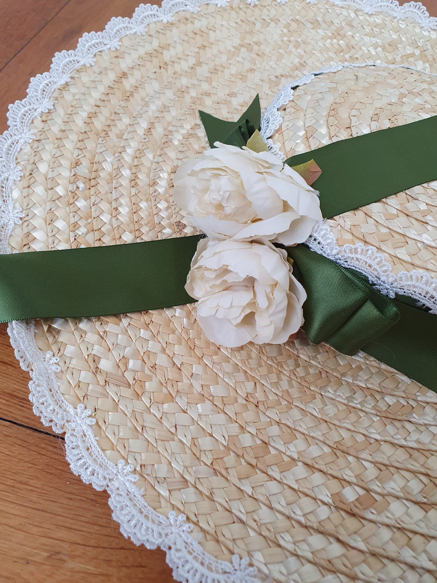 The Rose Dream Bonnet in Green