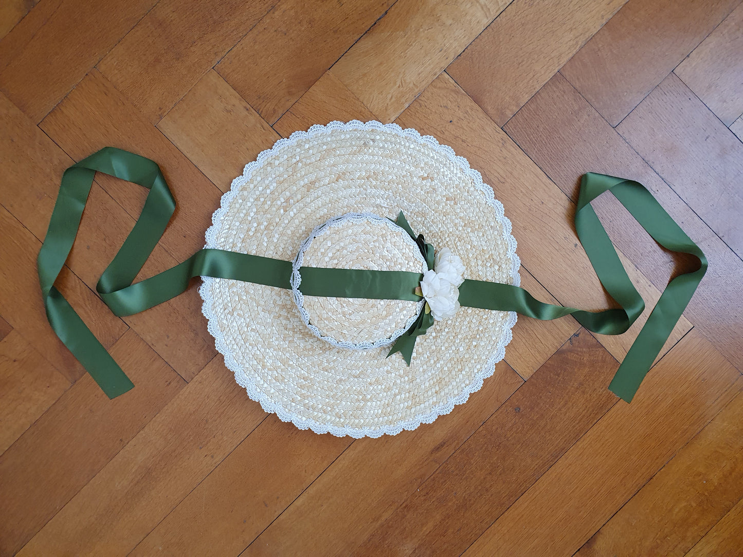 The Rose Dream Bonnet in Green