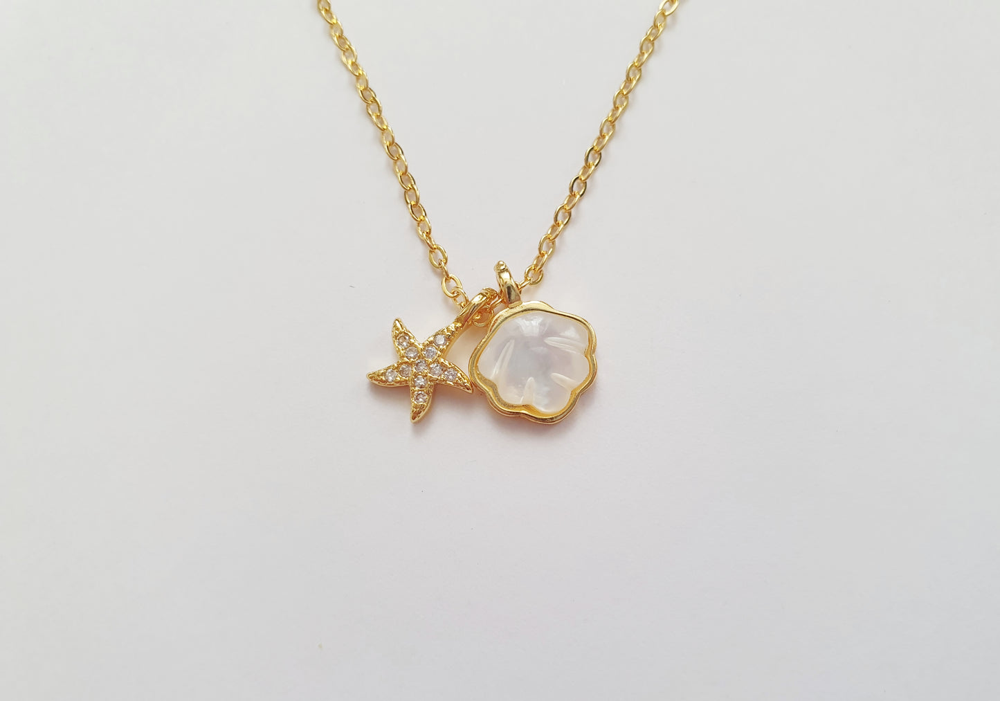 The Mother-of-pearl Mermaid Treasure Necklace