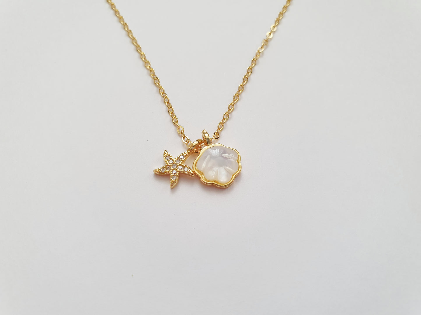 The Mother-of-pearl Mermaid Treasure Necklace