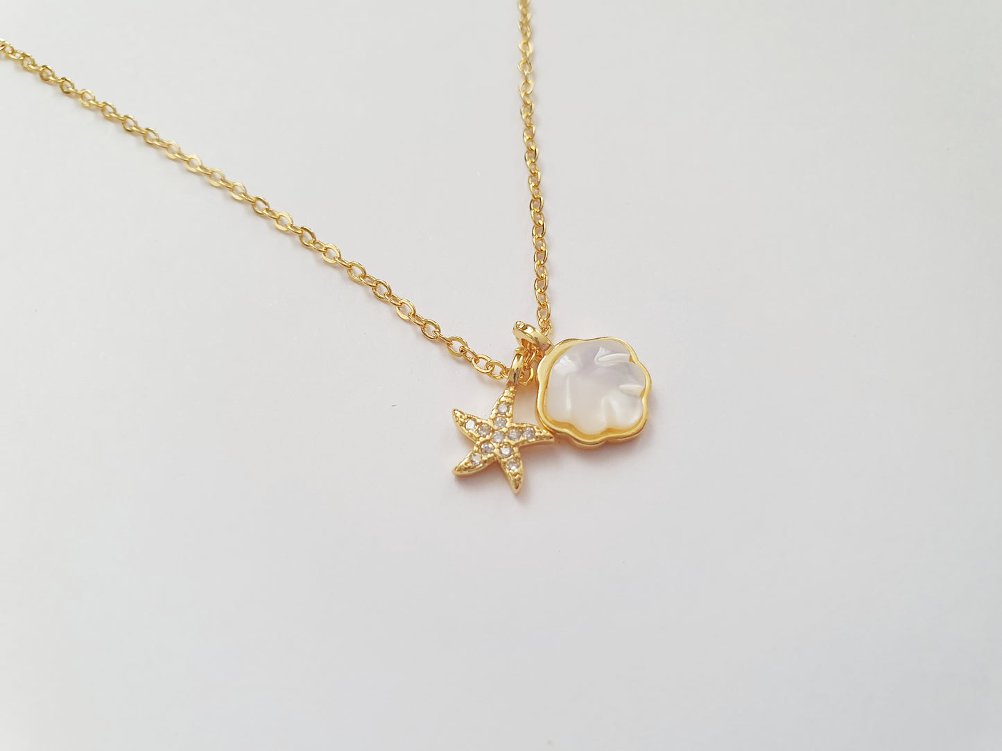 The Mother-of-pearl Mermaid Treasure Necklace