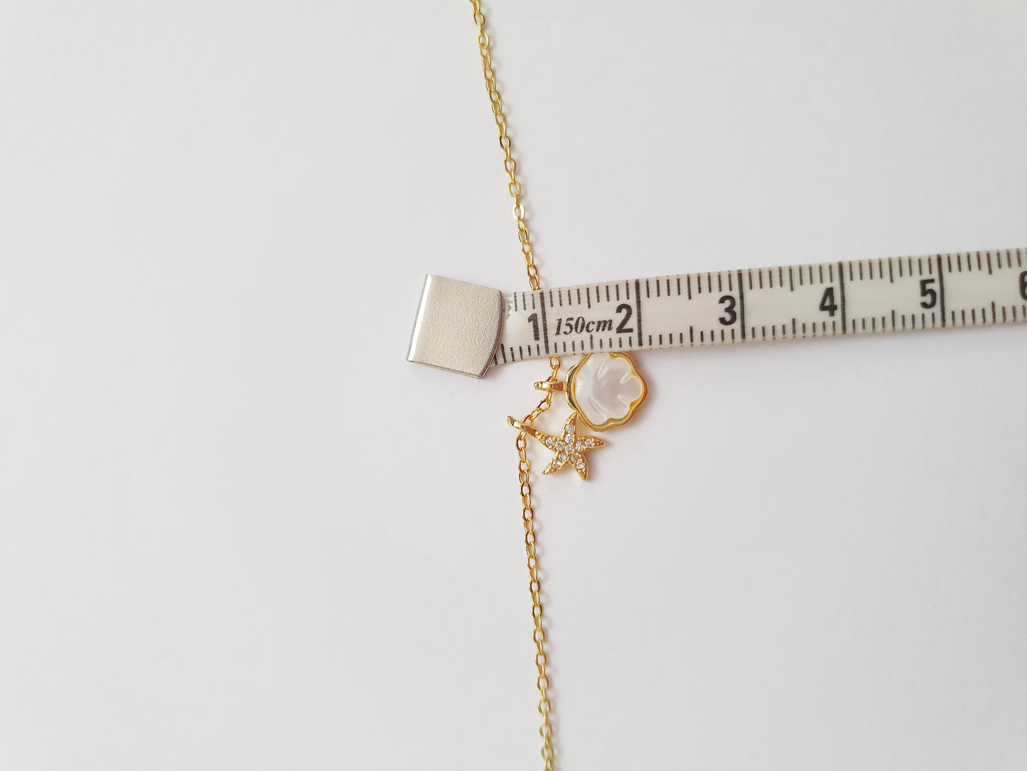 The Mother-of-pearl Mermaid Treasure Necklace