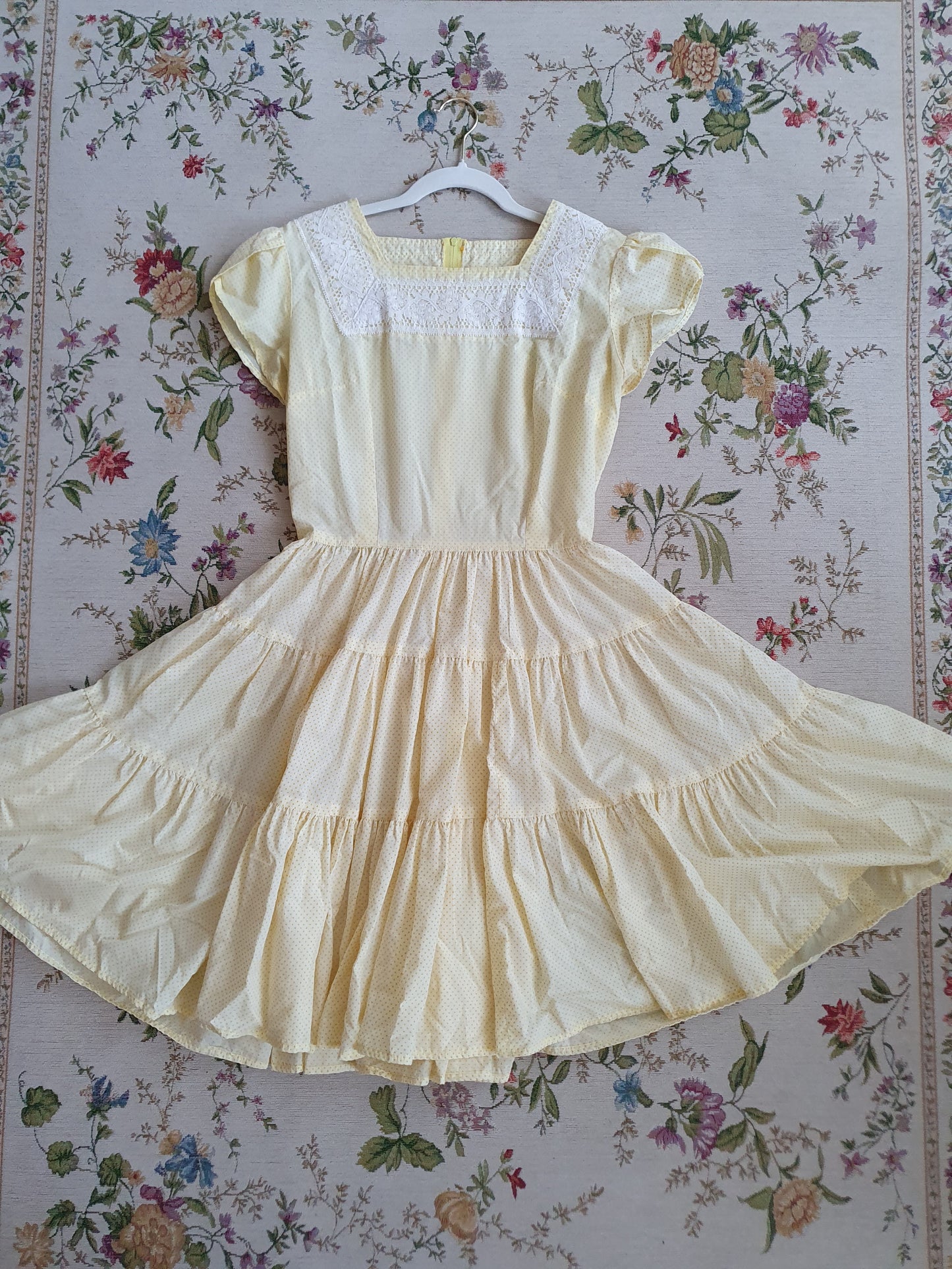 Authentic Vintage 1950s Cocktail Dress in Yellow in Size S/M