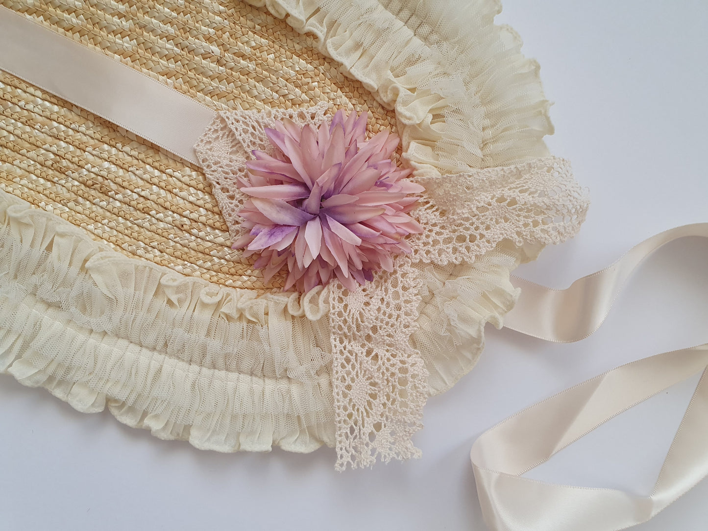 The Dahlia Regency Beauty Bonnet