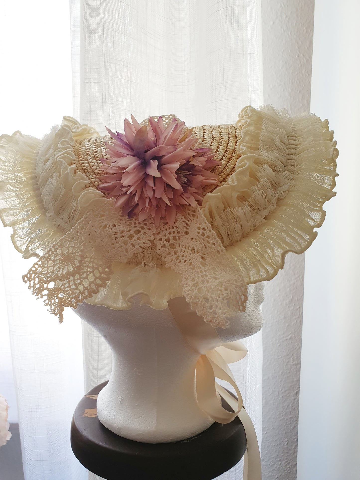 The Dahlia Regency Beauty Bonnet