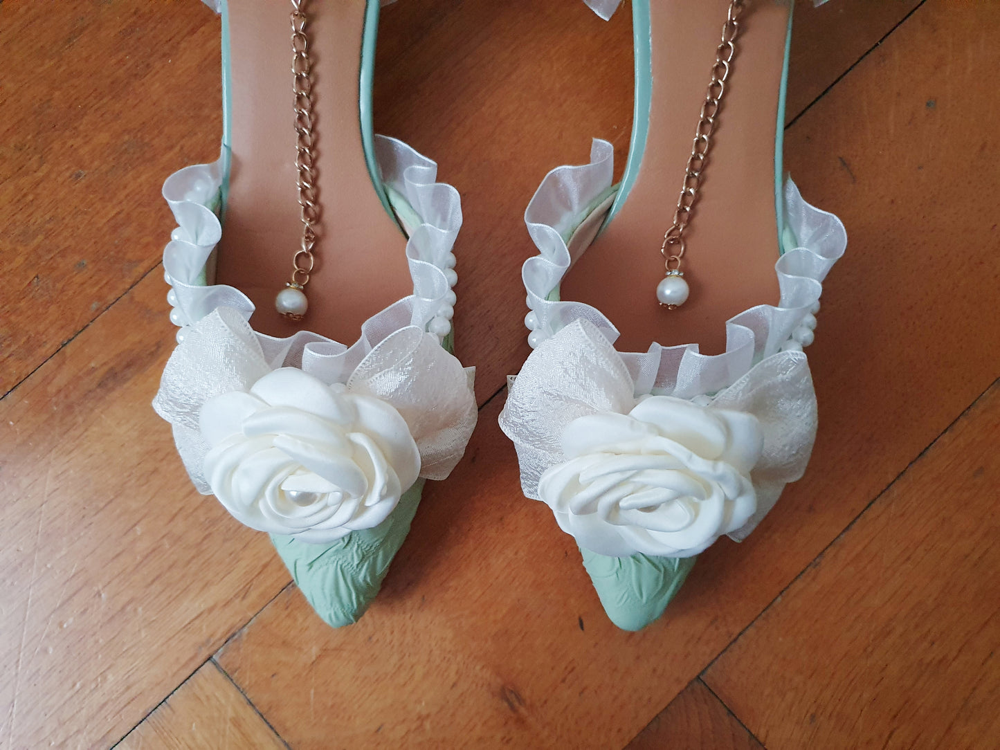 The Baroque Romance Heels In Green And White