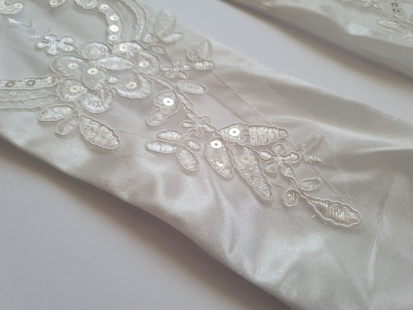 The Luxurious Grace Bridal Gloves - Size S