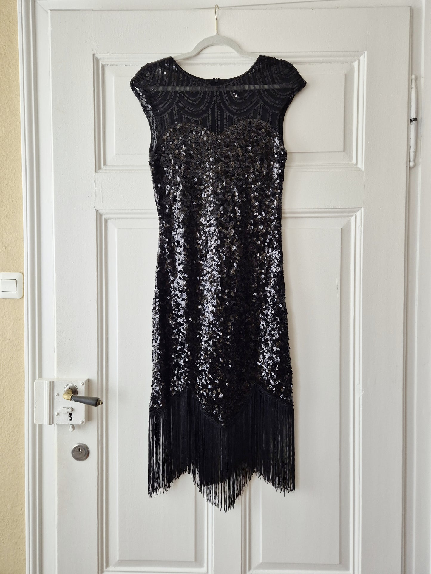 The 20s Flapper Girl Dress in Black