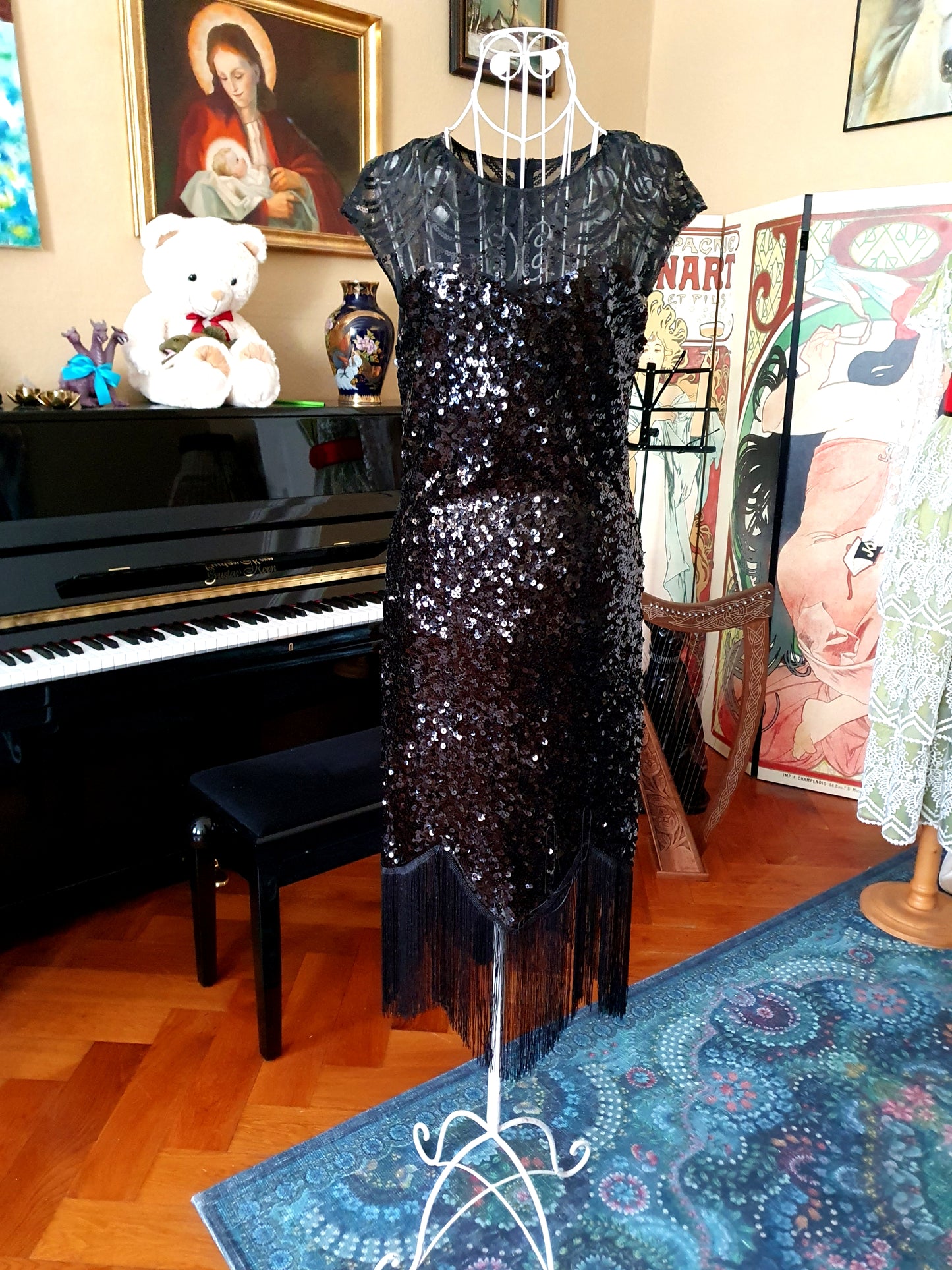 The 20s Flapper Girl Dress in Black