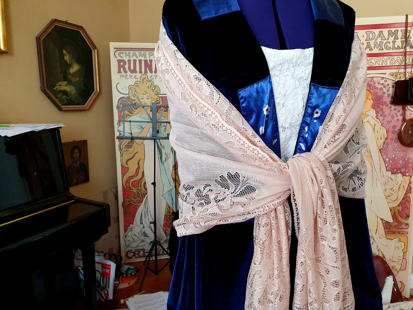 The Rose DeWitt Bukater Scarf