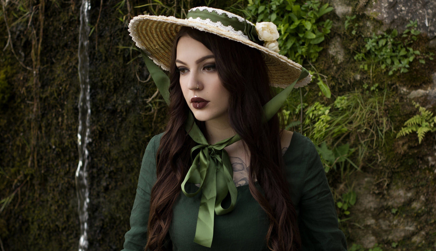 The Rose Dream Bonnet in Green