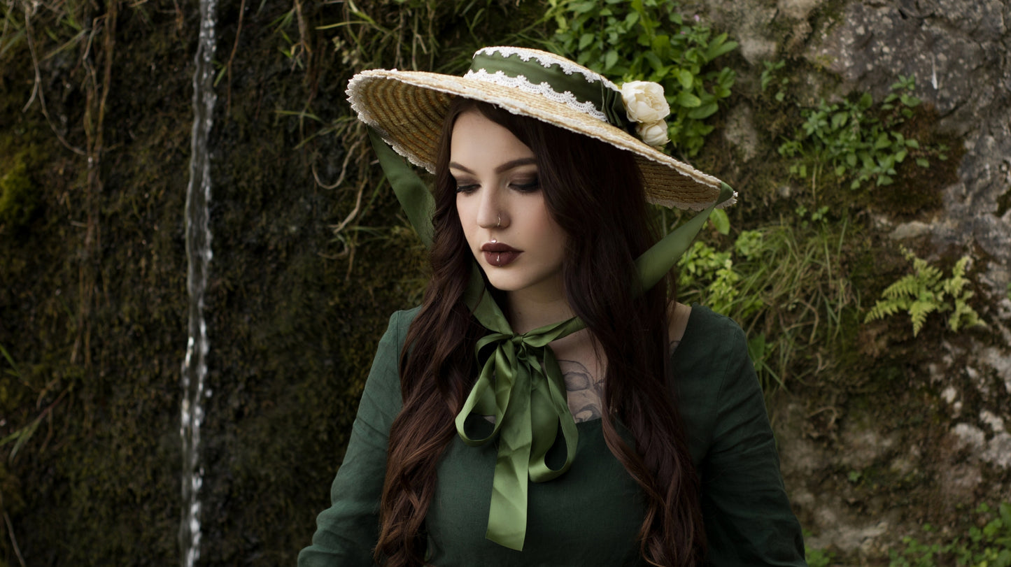 The Rose Dream Bonnet in Green