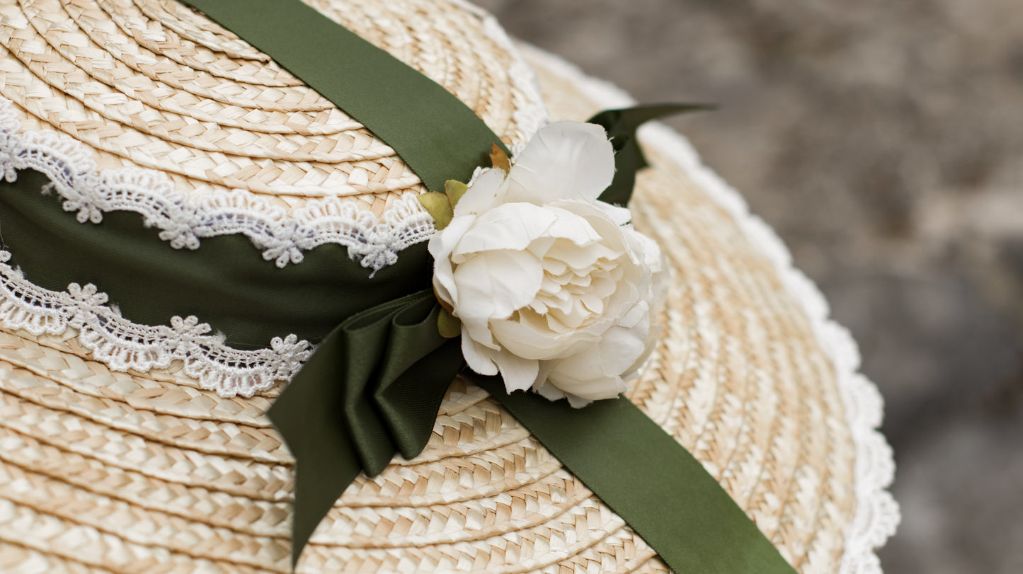 The Rose Dream Bonnet in Green