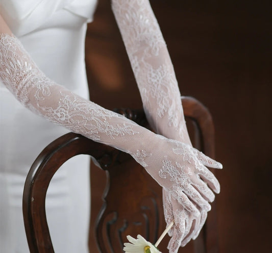 The Delicate Lace Gloves