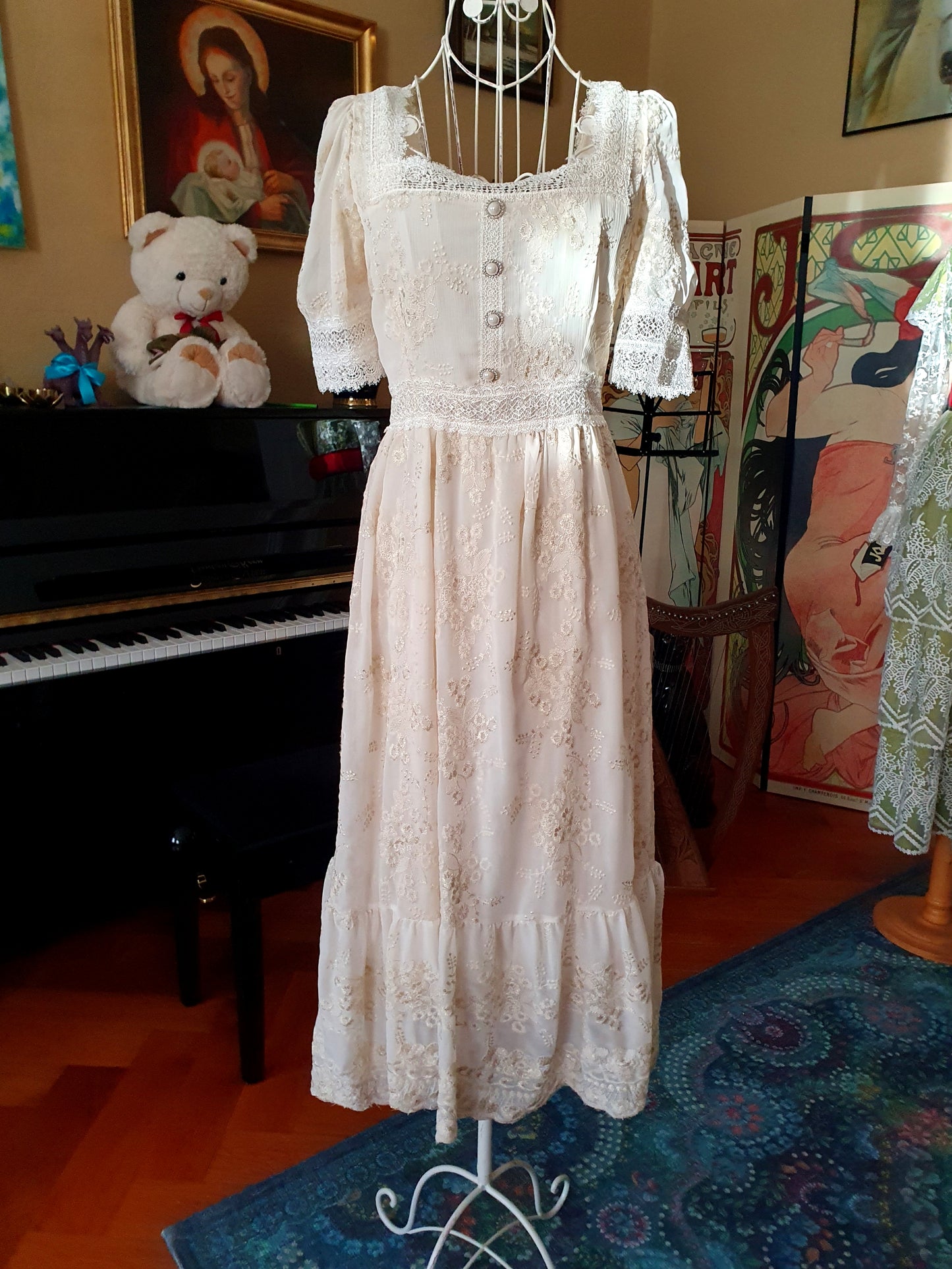 The Short-sleeved Leyna Dress