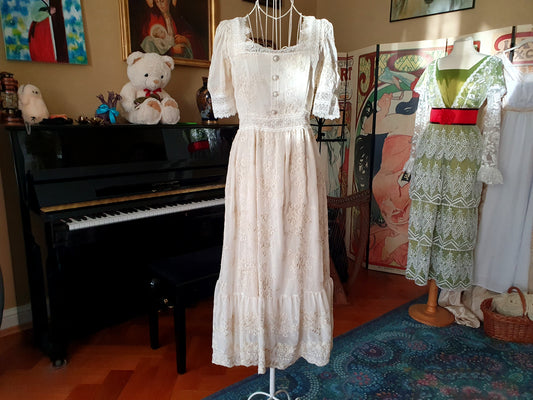 The Short-sleeved Leyna Dress