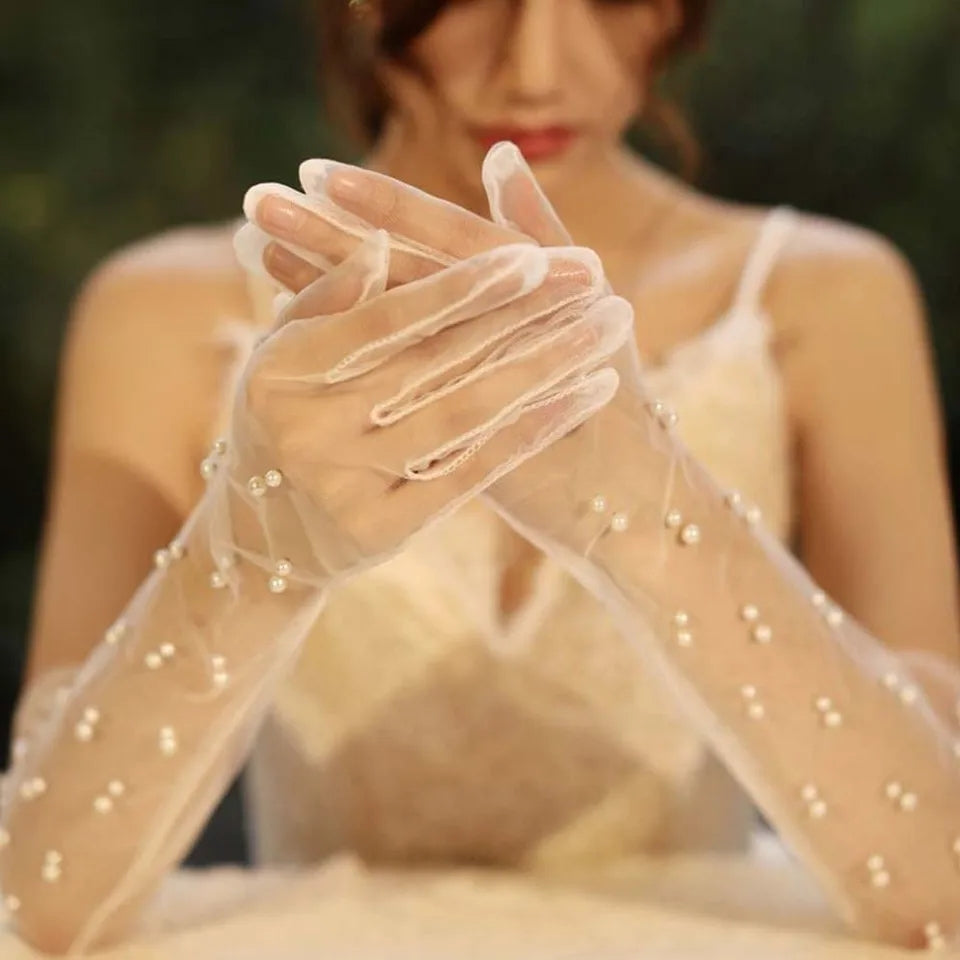 The Tendresse Pearl Gloves